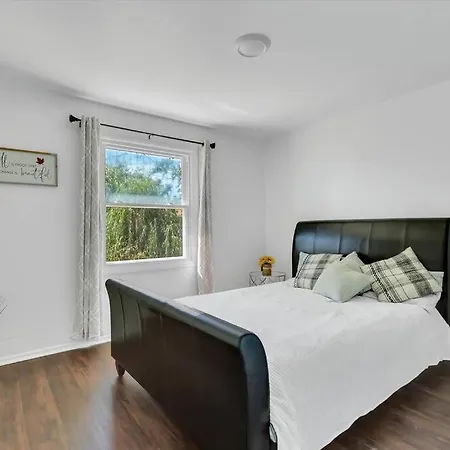 Luxury Retreat Near Local Gems Villa